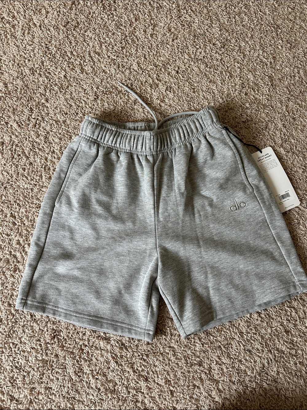 ALO Accolade sweat short, size xs, NWT